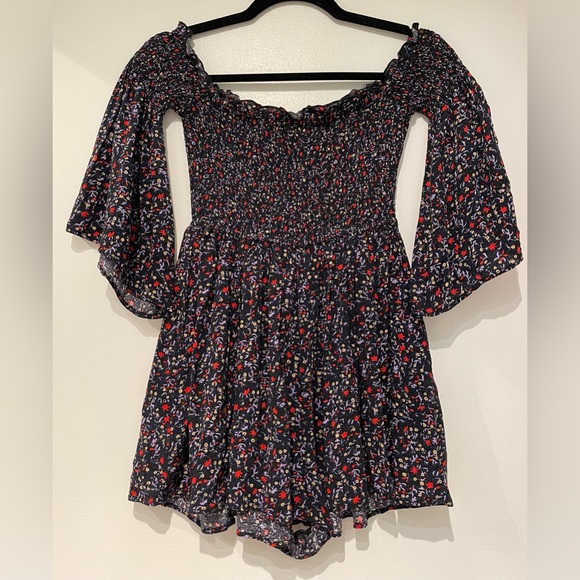 Ecote Lula Off shoulder Romper in Navy WITH POCKETS! - Picture 2 of 4